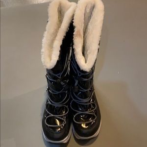 Winter faux fur lined boots